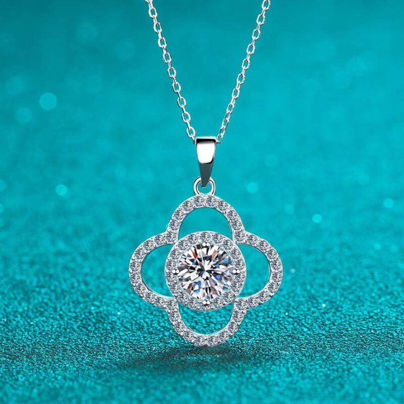 18K Gold Lab Grown Diamond Four-Petal Flower Necklace