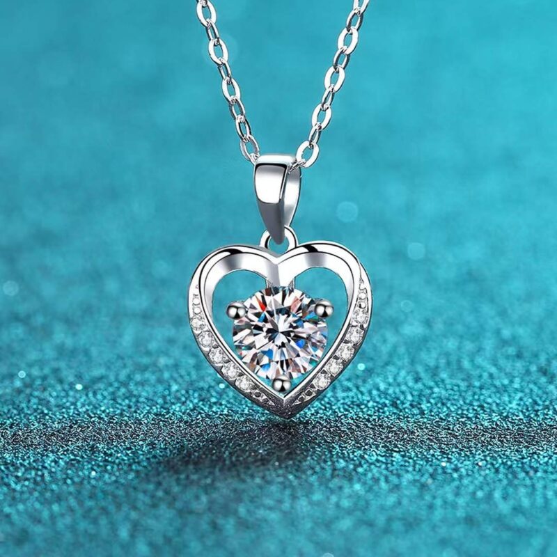 18K Gold Lab Grown Diamond Heart Frame Necklace