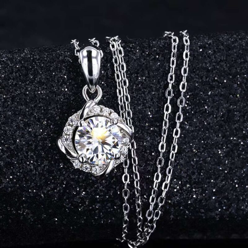 18K Gold Lab Grown Diamond Swirl Flower Necklace