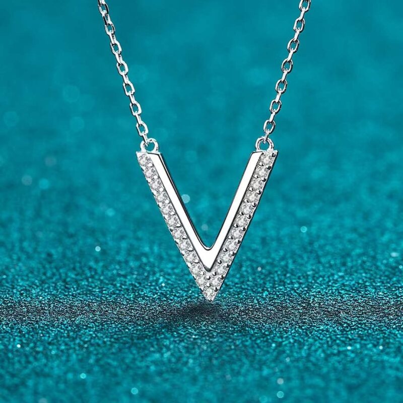 18K Gold Lab Grown Diamond V-Shaped Necklace